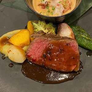 ご飯もとても美味しく、ここで挙式と親族でのカジュアルな食事を楽しみたいと思いました。