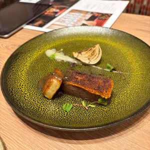 食事。洋食のお肉。とても美味しかった。