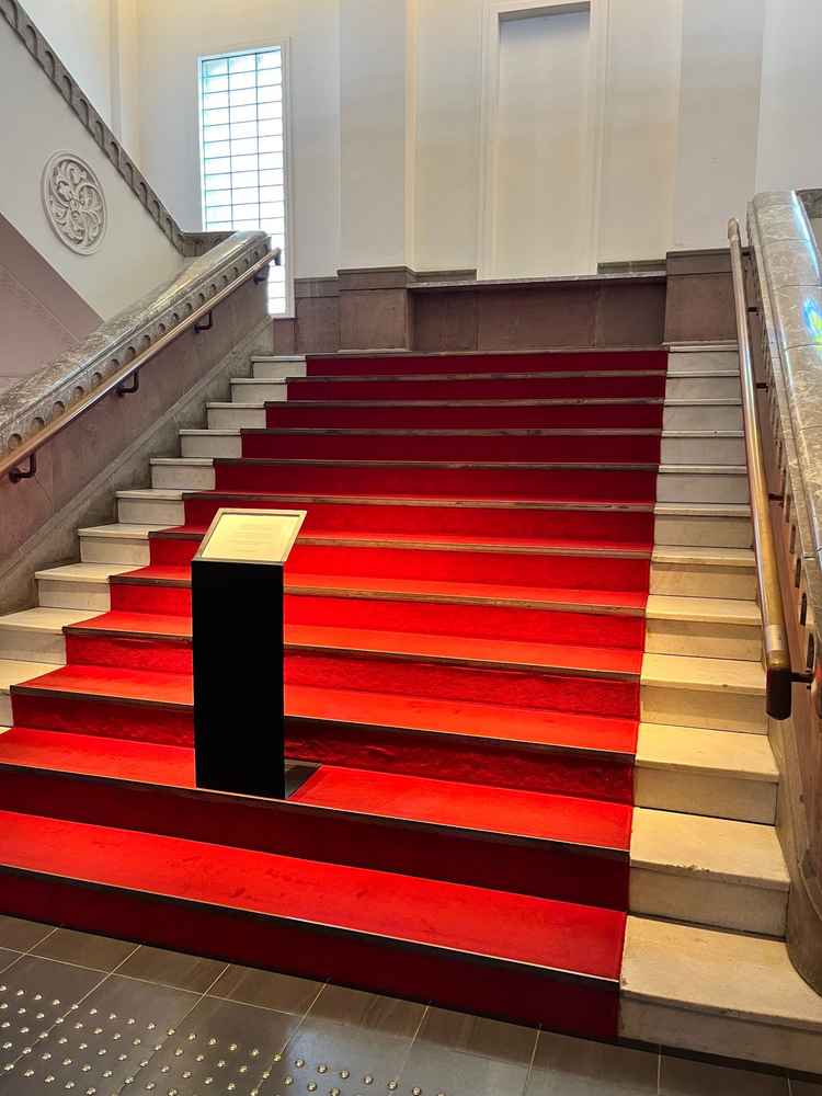 レッドカーペットが綺麗でテンションが上がります