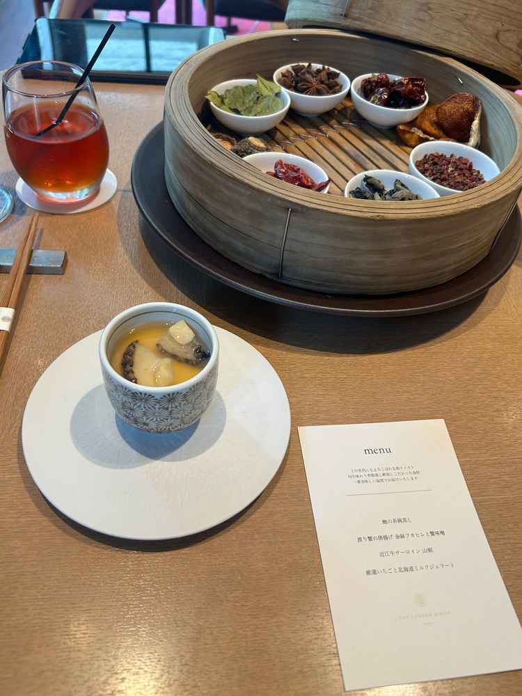 ご飯は中華で、珍しいと思います。いろいろ見学しましたが、会場の中で一番美味しかったです。