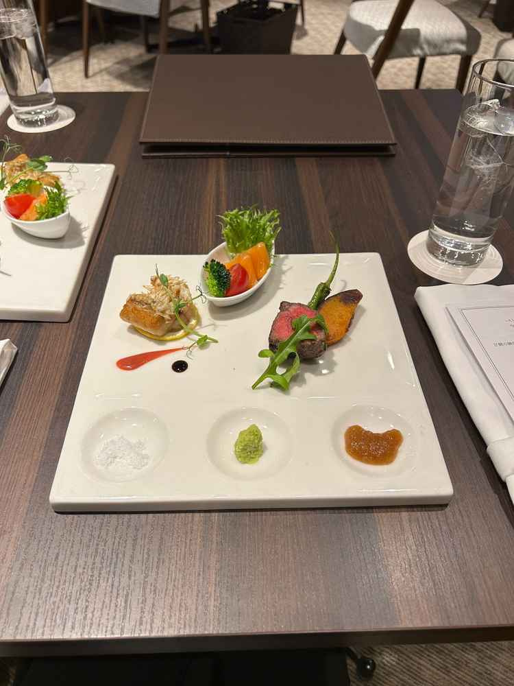 メインの魚料理と肉料理を堪能しました。