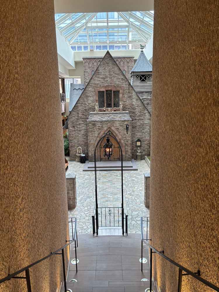 ゲストがチャペルに向かう時の景色です。とても雰囲気がありました。