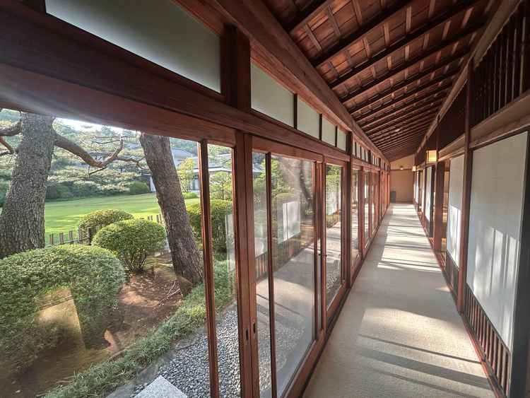 桃林荘。窓から差し込む光がきれい。