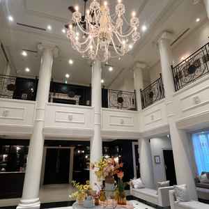 エントランスがレトロと新しいが融合している空間で、様々な演出で空間を飾ることが出来る環境だった。