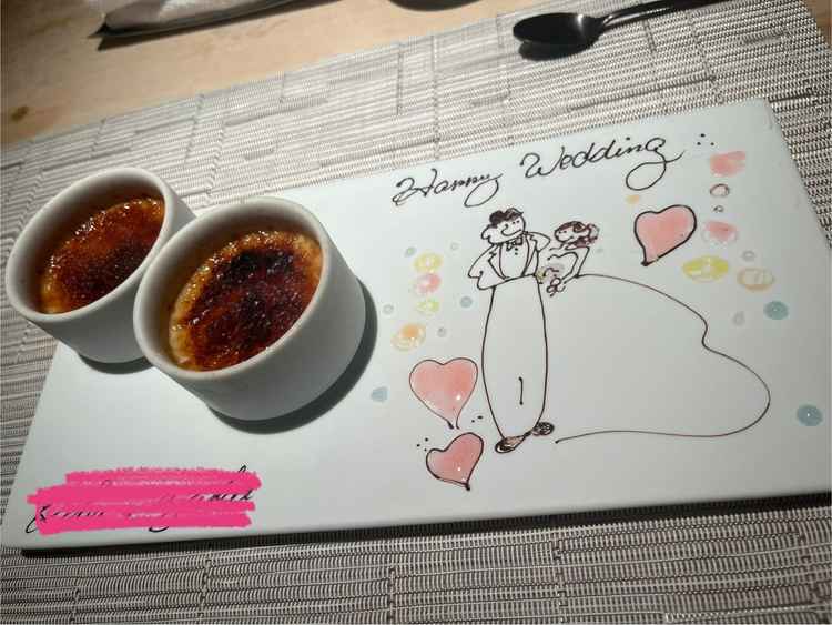 メッセージプレート付きのデザート