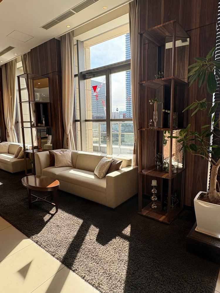 ウェルカムドリンクをいただける場所です。ソファーがあるのは、有り難いです。