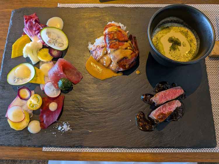 試食した料理(ワンプレート)、この他デザートあり。和テイストで温かいうちに運ばれ、とても美味しい。