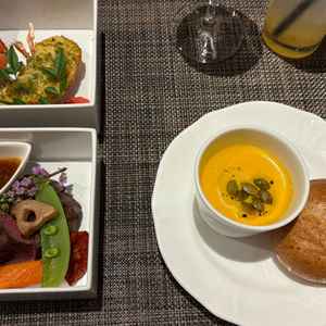 どれもすごくおいしかった。かぼちゃのタネは思ってたよりナッツっぽくて良かった。お肉はとっても肉肉しい