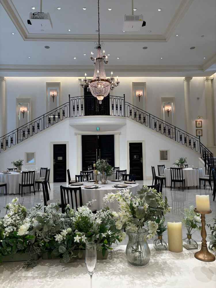 階段が素敵な披露宴会場