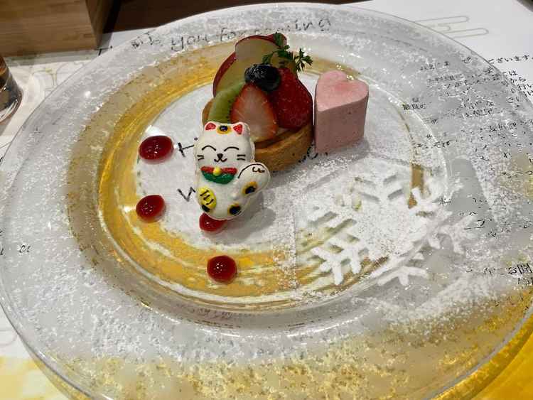 ハーフコースのデセール。季節を感じる可愛らしい盛り付け。