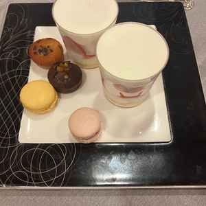 デザート。ケーキは生クリームがさっぱりで軽く食べやすかったです。