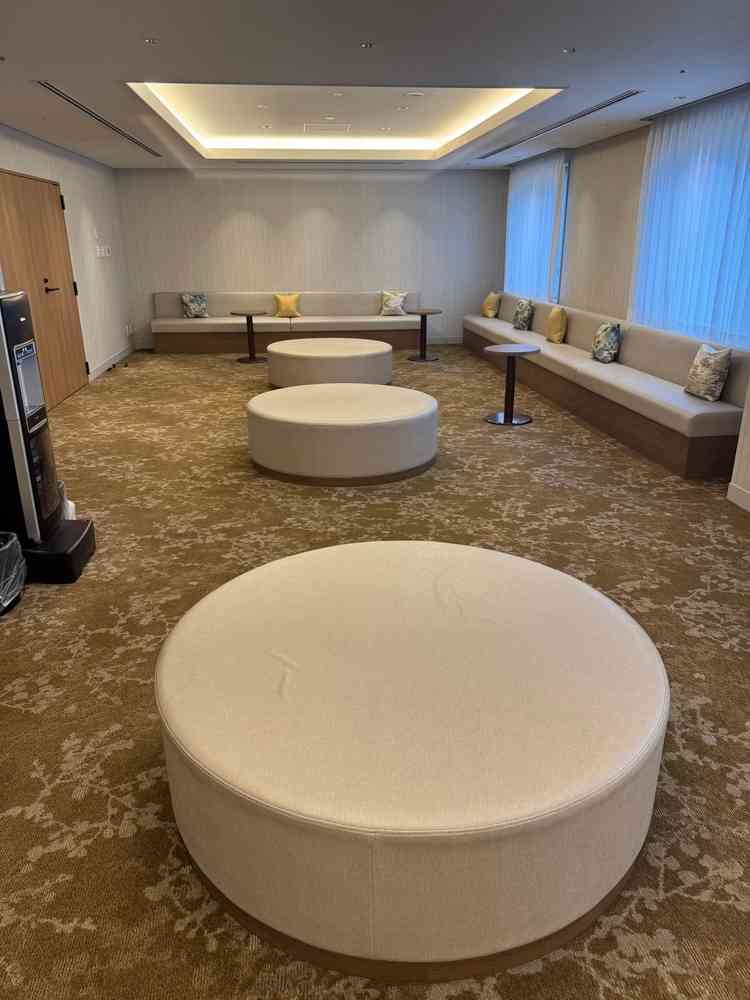 控え室も広くゆったりできる場所でした