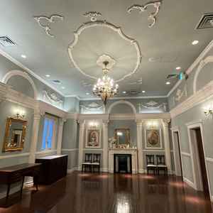 チャペル前スペースも素敵でした。壁には写真を飾ったりすることもできるみたいです。