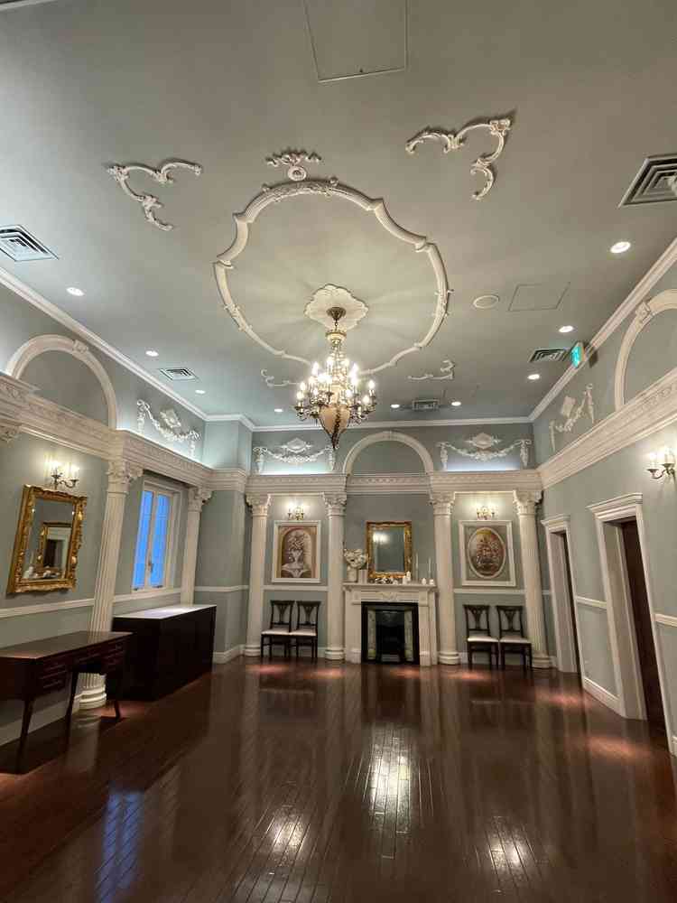 チャペル前スペースも素敵でした。壁には写真を飾ったりすることもできるみたいです。