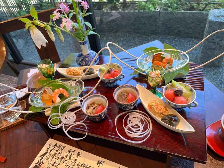 試食の料理盛り合わせ