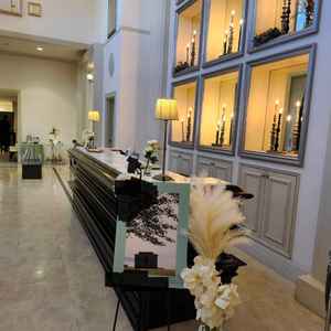 会場のエントランスの写真。ウェルカムボードや飾りの色彩も良く、綺麗でした。