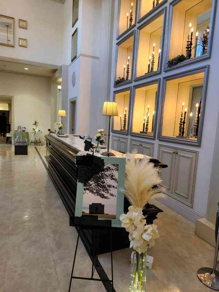 会場のエントランスの写真。ウェルカムボードや飾りの色彩も良く、綺麗でした。