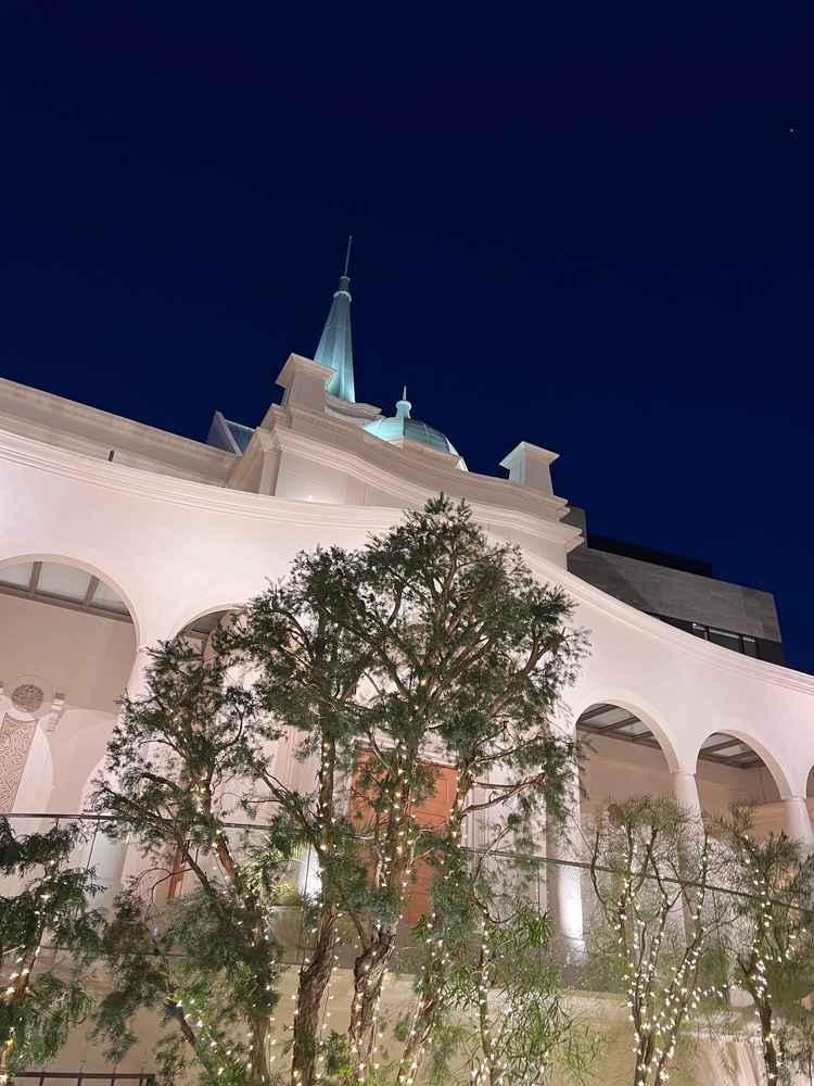 夜のチャペルの雰囲気も幻想的でした。