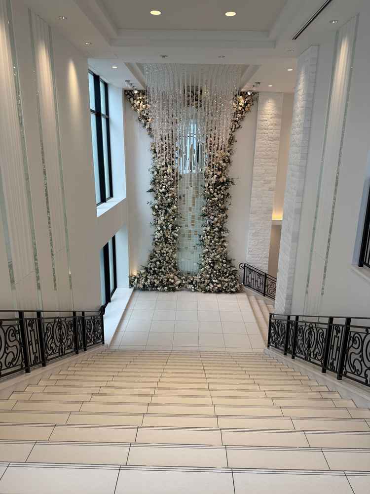 フラワーシャワーの階段