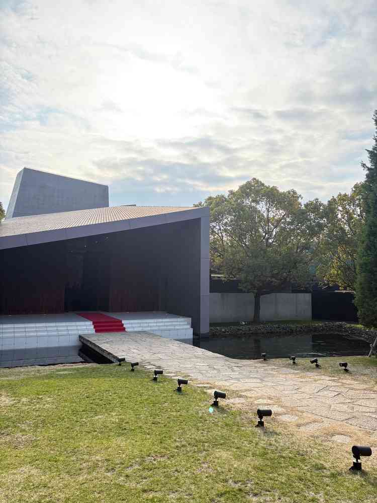 人と被らずおしゃれなチャペル