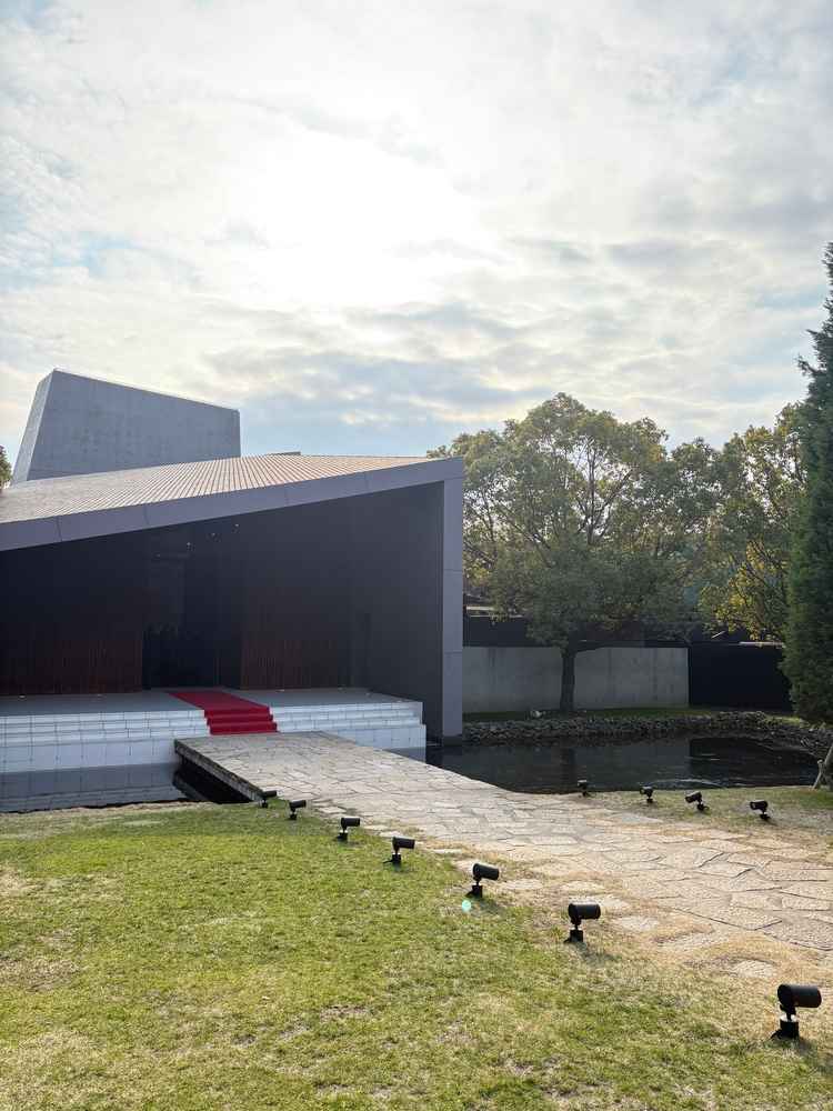 人と被らずおしゃれなチャペル