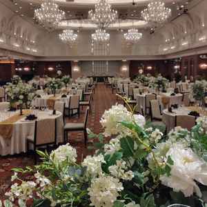 一番大きい広間。圧巻の大空間。高砂は反対側にもあり、そちらは高台にはなっていない。写真側は高台。