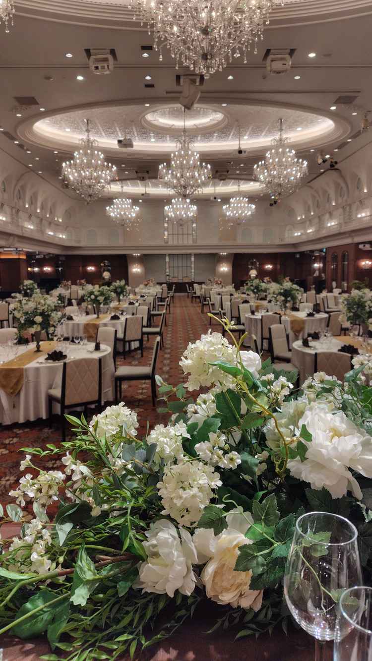 一番大きい広間。圧巻の大空間。高砂は反対側にもあり、そちらは高台にはなっていない。写真側は高台。