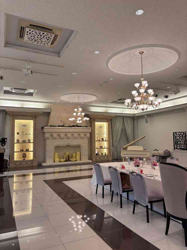 ガーデン付きの披露宴会場で演出の幅も広い