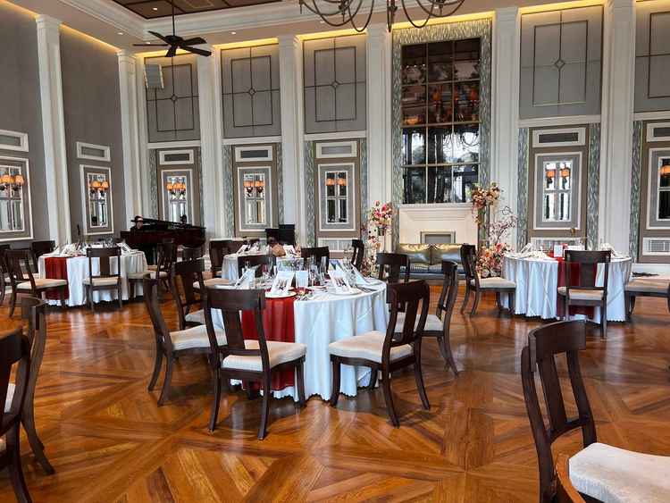 披露宴会場は落ち着きがあって良かった