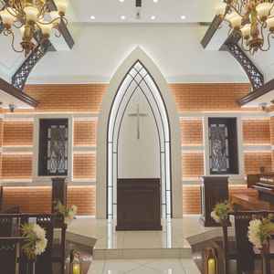 チャペルも温かみがあり、イスの数を調整できるのがいいなと思いました。