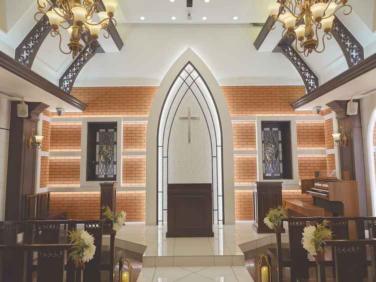 チャペルも温かみがあり、イスの数を調整できるのがいいなと思いました。