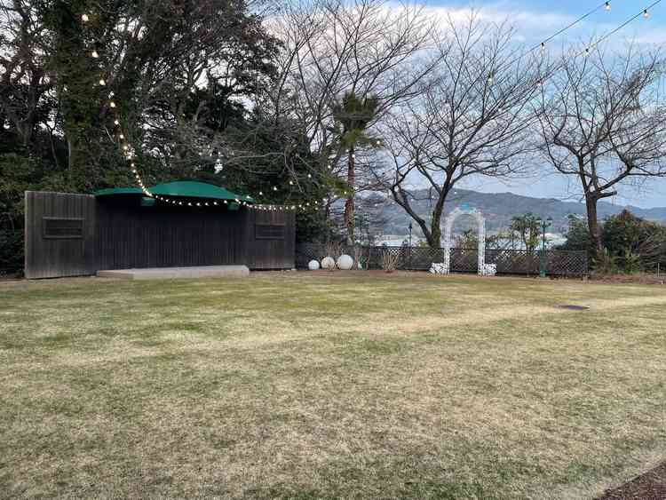 広いガーデンがあるので、好きなように飾り付けをしてガーデンウェディングも楽しむことができます。