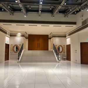 フラワーシャワーができる。屋内なので天候に左右されない。