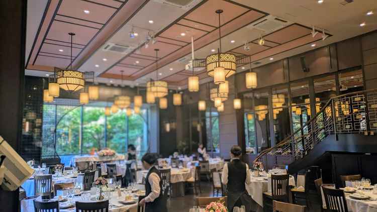 オリエンタルガーデンという披露宴会場。南国のような雰囲気の会場だった。