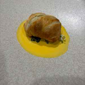 ひらめと大葉と湯葉のパイ包。ここで挙式をするなら入れたいくらい美味しい一品でした。