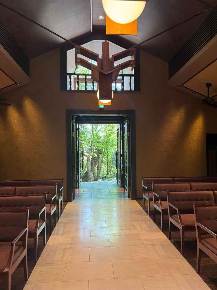 新郎新婦入場の背景がとても綺麗な景色になっていました