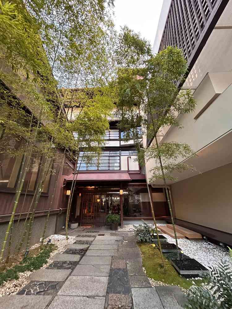 入り口に入ったところ。