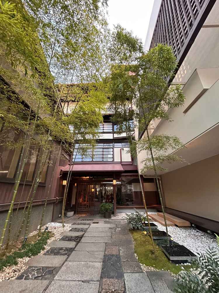 入り口に入ったところ。