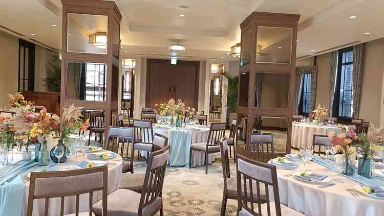 披露宴会場②。大きな柱が2本あるが、問題なかった。