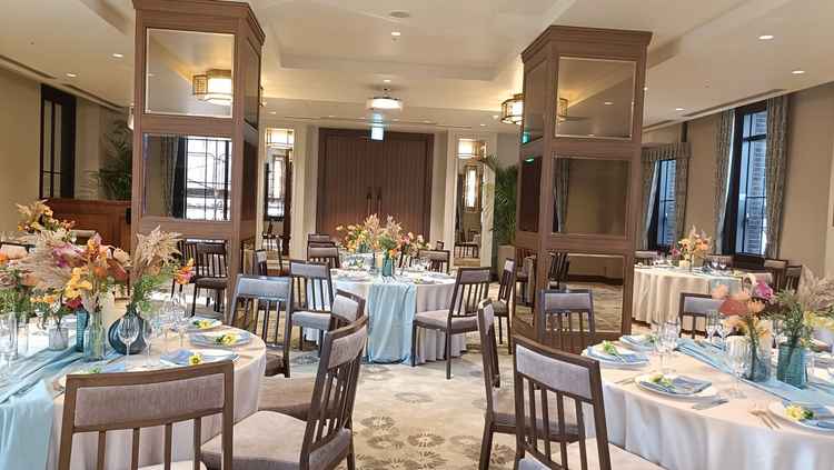 披露宴会場②。大きな柱が2本あるが、問題なかった。