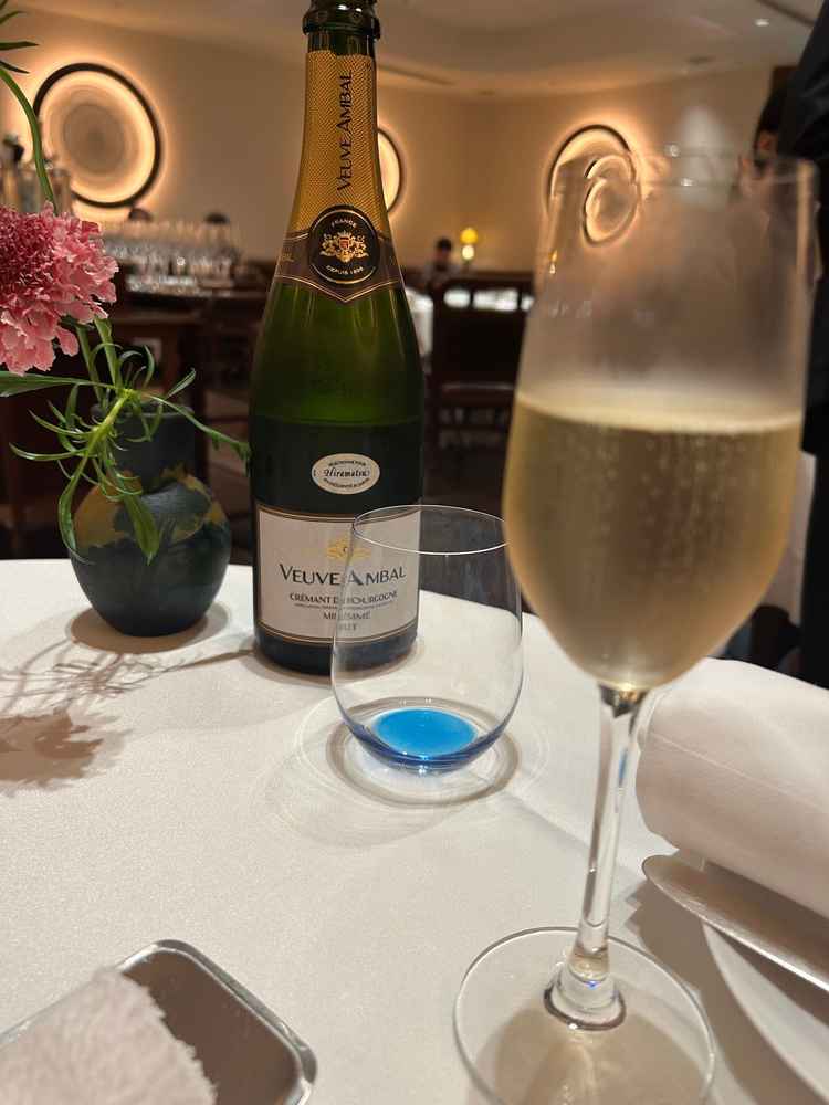 お食事に合わせてワインをいただきました。ひらまつグループ様のワインなどもあり、大変楽しみました。