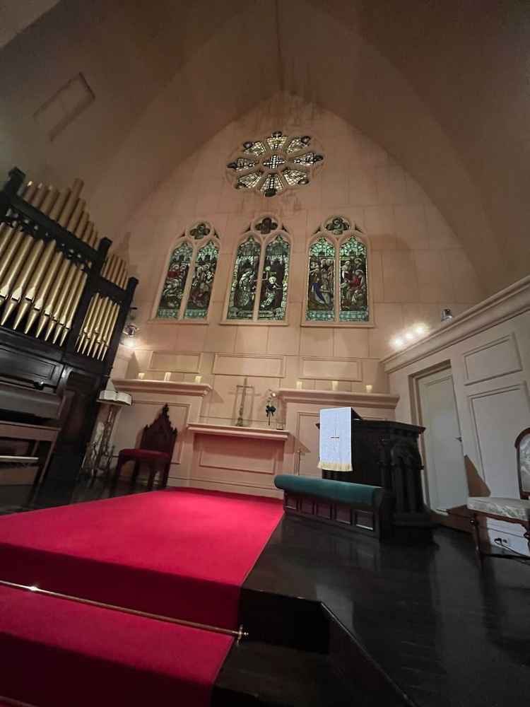 移設された教会でクラシカルな雰囲気でした。