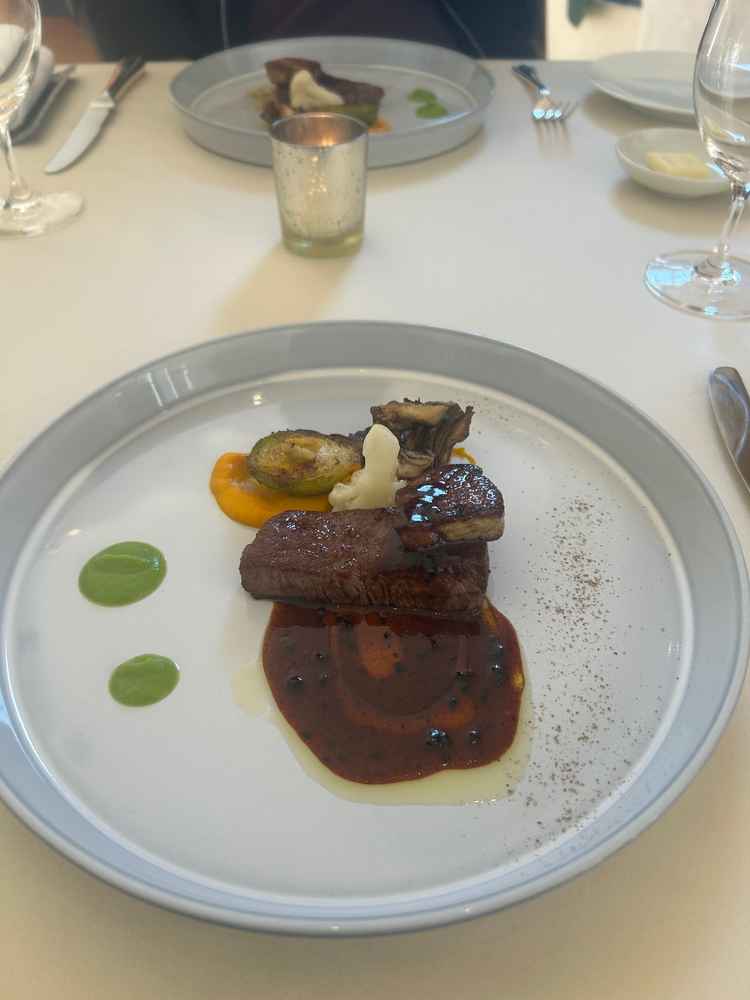 牛の試食をさせていただきました。