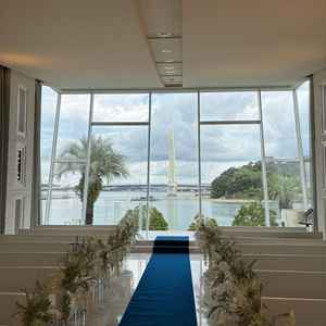 2つある邸宅のうちの1つ、ヴィクトリアハウスにあるチャペル。青い絨毯はオプションとのこと。