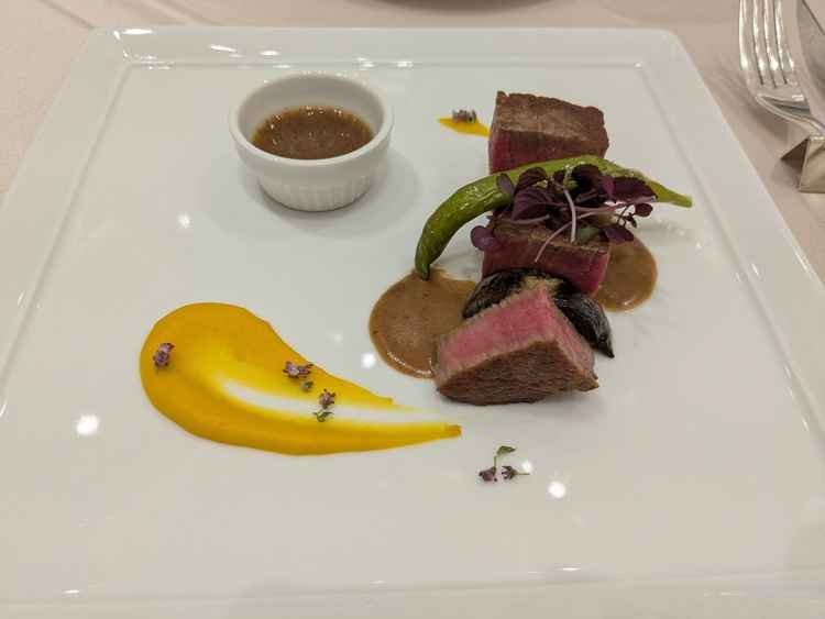 和風洋風のソースをゲストそれぞれ選べる満足度の高い料理