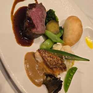 フレンチと和の融合したお料理。お醤油が使われていたりと、どこか親しみのある味で食べやすかったです。