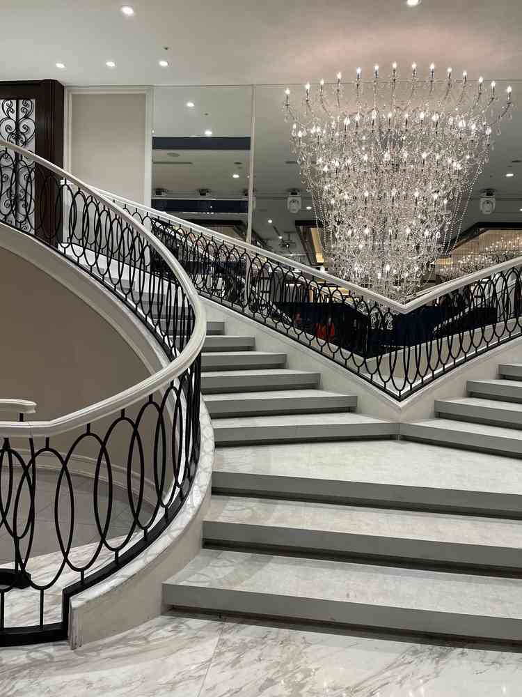 コンコードという披露宴会場です。両側階段が魅力的です。