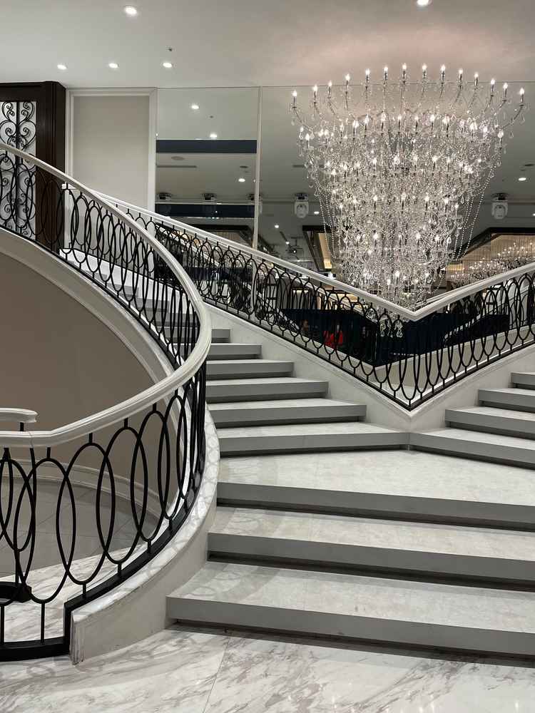 コンコードという披露宴会場です。両側階段が魅力的です。