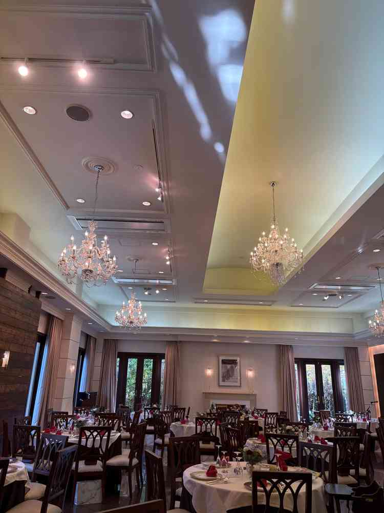 披露宴会場は今回は100名の席だったのでちょっと狭く感じた