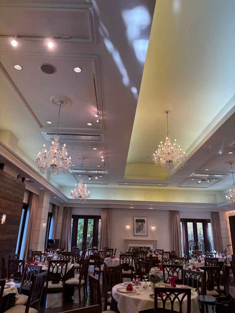 披露宴会場は今回は100名の席だったのでちょっと狭く感じた